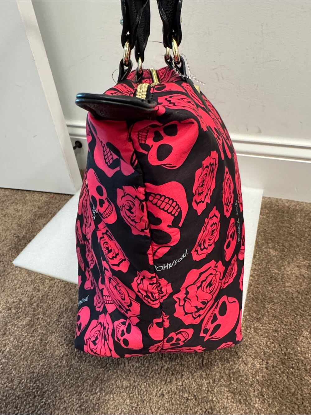 Betsey Johnson Black & Hot Pink Skull and Rose Tote travel bag purse - Picture 2 of 8
